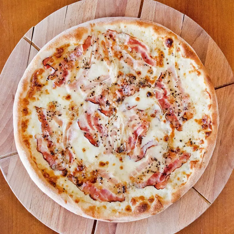 Pizza Szybki Lopez — boczek, gorgonzola, miód, gruszka